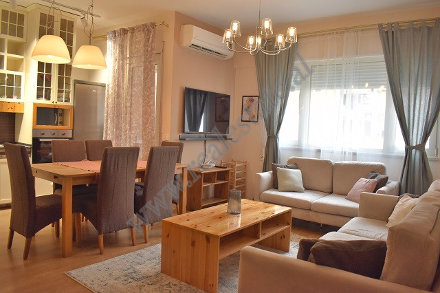 Apartament 2+1 me qira tek Komuna e Parisit ne Tirane